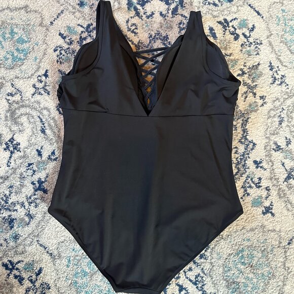 NWT H&M black sexy one-piece Swimsuit in women's plus size 24 NEW, never worn - Picture 3 of 6